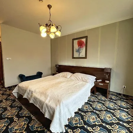 President Montfort Hotel