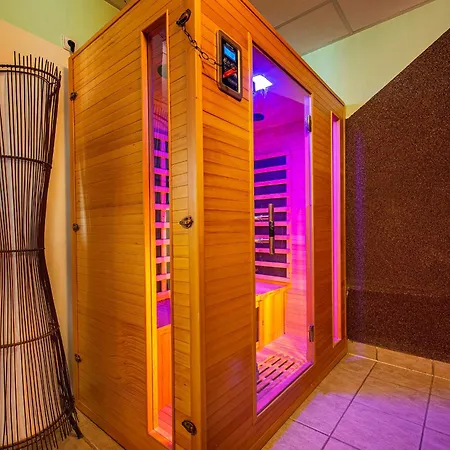 ホテル President Montfort 4*